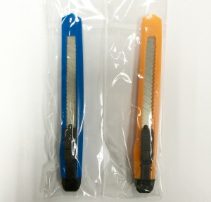 PLASTIC CUTTER COLOUR: BLUE/YELLOW SIZE: SMALL